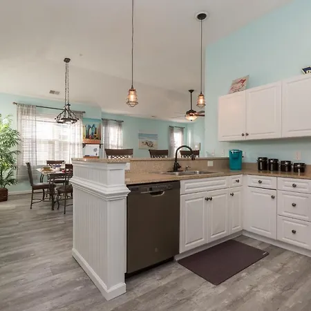 Modern Condo With Shared Pools,Hot Tubs, Walk To Beach & Plenty Of Golf!